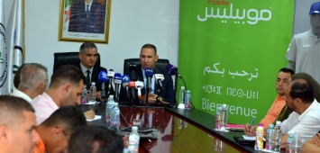 صورة للأمين العام للجنة الأولمبية الجزائرية، خير الدين برباري، (على اليمين)، ورئيس الوفد الجزائري، حمزة دغدغ