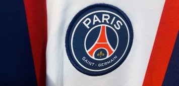 شعار باريس سان جيرمان على قميص النادي (Getty) ون ون winwin