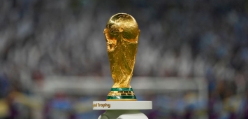 مجسّم كأس العالم لكرة القدم (Getty) وين وين winwin