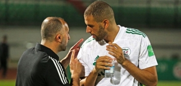 إسلام سليماني (يمين) رفقة جمال بلماضي في مباراة سابقة لمنتخب الجزائر winwin ون ون twitter/elmaouid_dz