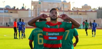 يوسف بلايلي يحتفل بهدفه الأول في مرمى اتحاد سوف بالدوري الجزائري (Facebook/Echabakasports) ون ون winwin
