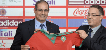 من اليمين رئيس الاتحاد المغربي لكرة القدم فوزي لجقع والمدرب المغربي بادو الزاكي (X: le360)