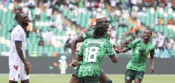احتفال الهدّاف فيكتور أوسيمين بهدفه في مباراة نيجيريا وغينيا الاستوائية في "كان 2023" (X/CAF_Online) وين وين winwin