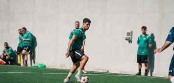 طارق العمامي أحد لاعبي ليبيا يمارس كرة القدم في السجون الإيطالية (FaceBook/Ajelbenghazioriginal3) ون ون winwin