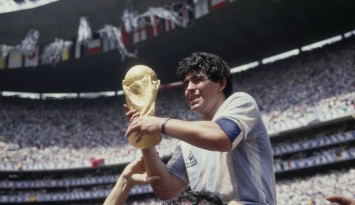 تتويج مارادونا بلقب مونديال 1986