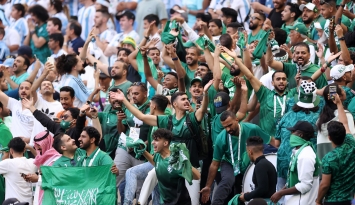جماهير السعودية خلال مباراة الأرجنتين