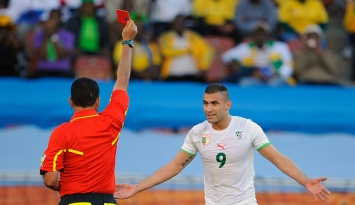الجزائري عبد القادر غزال طرد بطاقة حمراء كأس العالم 2010 ون ون winwin