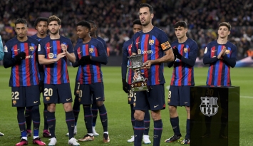 برشلونة يحتفل بكأس السوبر في ليلة الفوز على خيتافي