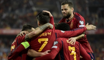 احتفال نجوم إسبانيا بعد الفوز على النرويغ في تصفيات أمم أوروبا 2024 غيتي ون ون win-win getty