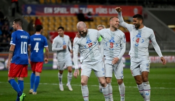 لاعبو منتخب أيسلندا يحتفلون بالفوز الكبير على ليشتنشتاين بسباعية نظيفة