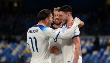 لاعبو منتخب إنجلترا يحتفلون بالفوز على إيطاليا