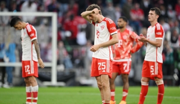 الحزن يسيطر على لاعبي بايرن ميونخ بعد الخسارة من لايبزيغ ومنح بوروسيا دورتموند فرصة تصدر الدوري الألماني