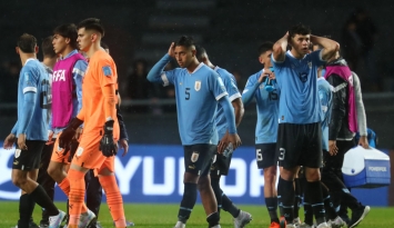 حسرة لاعبي الأوروغواي عقب الخسارة من إنجلترا