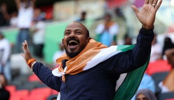 مشجع هندي من نوع خهاص حضر مباراة منتخب بلاده ضد أستراليا (winwin)