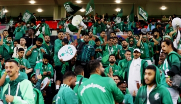 الجماهير السعودية زيّنت مرجات ملعب البيت باللون الأخضر (winwin)