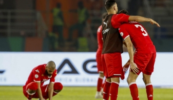 حسرة لاعبي المنتخب التونسي عقب صافرة نهاية المباراة (Getty)