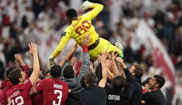 لاعبو قطر رفعوا مشعل برشم عاليا بعد تألقه في ركلات الترجيح (winwin)