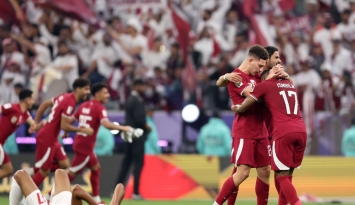 فرحة قطرية وحسرة أردنية عقب صافرة نهاية المباراة (Getty)