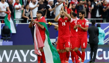 فرحة أردنية بالتHهل التاريخي لنصف النهائي (Getty)