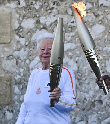 كل ما تريد معرفته عن الشعلة الأولمبية قبل انطلاق أولمبياد باريس 2024 - Olympic torch ون ون winwin AFP