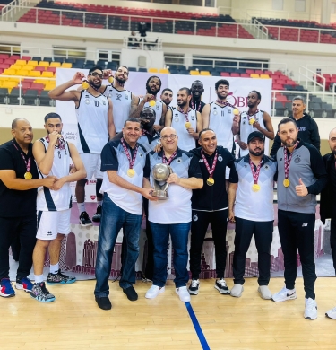 لاعبو السد يحتفلون بالتتويج بكأس قطر لكرة السلة(twitter/qatarbf)