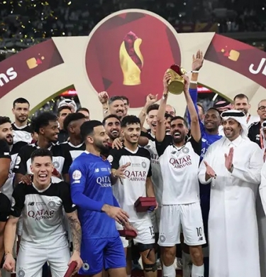 وسام رزق وحسن الهيدوس يحتفلان مع نادي السد بلقب كأس أمير قطر (Al-saddclub.com) ون ون winwin