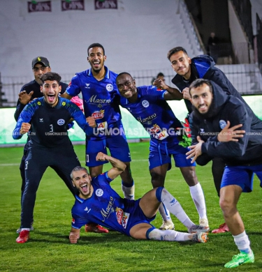 لاعبو الاتحاد المنستيري يحتفلون بالفوز ضد النادي الإفريقي بالدوري التونسي (facebook /usmonastirorg) ون ون winwin