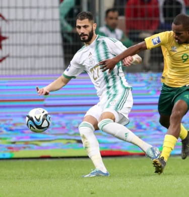 مدافع الجزائر مداني في المباراة الودية ضد جنوب أفريقيا (Getty) ون ون winwin