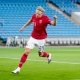 النرويغي آيرلينغ هالاند يحتفل عقب تسجيله هدفا في مباراة رومانيا ببطولة دوري الأمم الأوروبية