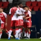 لاعبو موناكو يحتفلون خلال انتصارهم على باريس سان جيرمان في بطولة دوري الدرجة الأولى الفرنسي