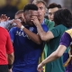 مدير الكرة في النصر حسين عبدالغني يحاول الاعتداء على مدافع الهلال علي البليهي (Twitter)