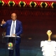 الجنوب إفريقي باتريس موتسيبي Patrice Motsepe رئيس الاتحاد الإفريقي كرة قدم CAF مجسم كأس الأمم الإفريقية CAN ون ون winwin