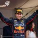 سيرجيو بيريز مع جائزة سباق موناكو (twitter/Formula 1)