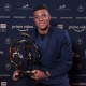 كيليان مبابي الفائزة بجائزة أفضل لاعب في الدوري الفرنسي موسم 2021-2022