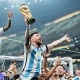 ليونيل ميسي يحتفل بتتويج منتخب الأرجنتين بلقب كأس العالم قطر 2022 (Getty) ون ون winwin