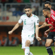 الجزائري أحمد قندوسي (يسار) في مباراة منتخب بلاده ضد ليبيا في افتتاح شان 2022 (Getty) ون ون win win