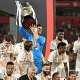 البلجيكي تيبو كورتوا حارس مرمى ريال مدريد يحمل كأس ملك إسبانيا (Getty) ون ون winwin