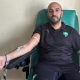 وليد الركراكي يتقدم لاعبي المغرب في الانخراط بحملة التبرع بالدم(Facebook/Walid Regragui ) 