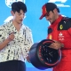 الإسباني كارلوس ساينز سائق فيراري يحتفل بفوزه بجائزة سنغافورة الكبرى(Getty)