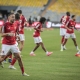 لاعبو الأهلي في حصة إحمائية قبيل إنطلاق مواجهة الإسماعيلي في الدوري المصري(X-AlAhly)