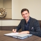 توماس مولر لحظة توقيعه على عقده الجديد مع بايرن ميونخ الألماني(X- esmuellert) 