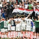 لاعبو منتخب العراق يحتفلون مع جماهيرهم بالفوز على اليابان في كأس آسيا (X/brfootball) وين وين winwin