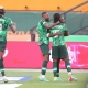 احتفال لاعبي نيجيريا بالفوز على أنغولا (X/caf_online_AR)